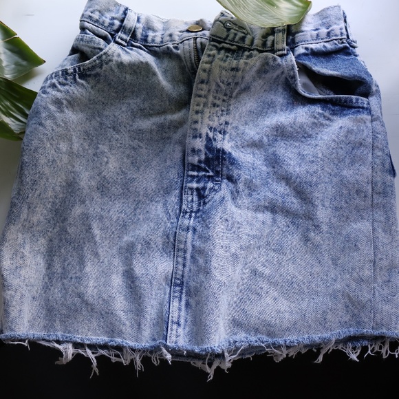 VINTAGE ACID WASH HIGH WAIST DENIM SKIRT - Picture 1 of 8